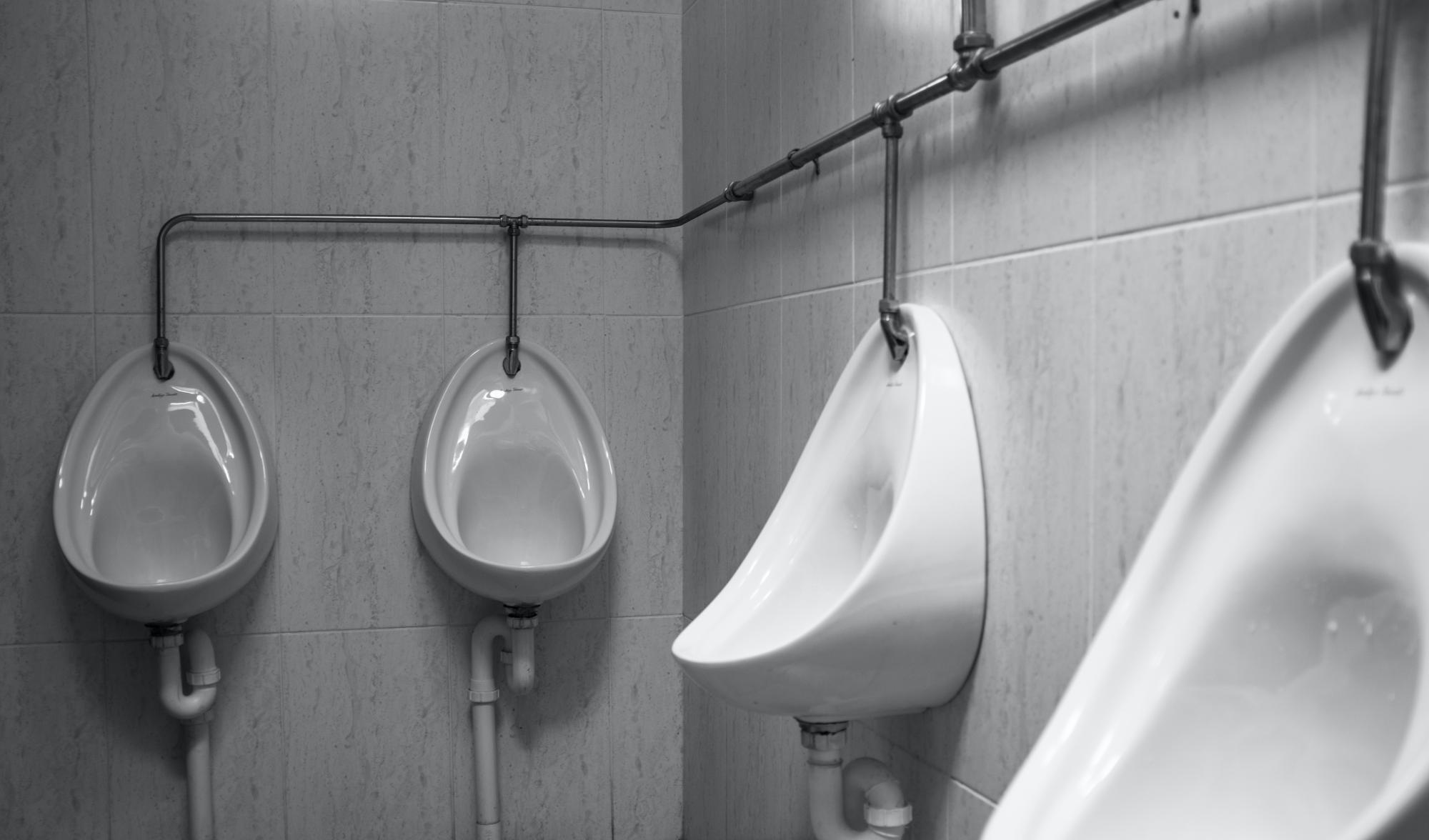 Urinarios - Foto de Help Stay en Unsplash