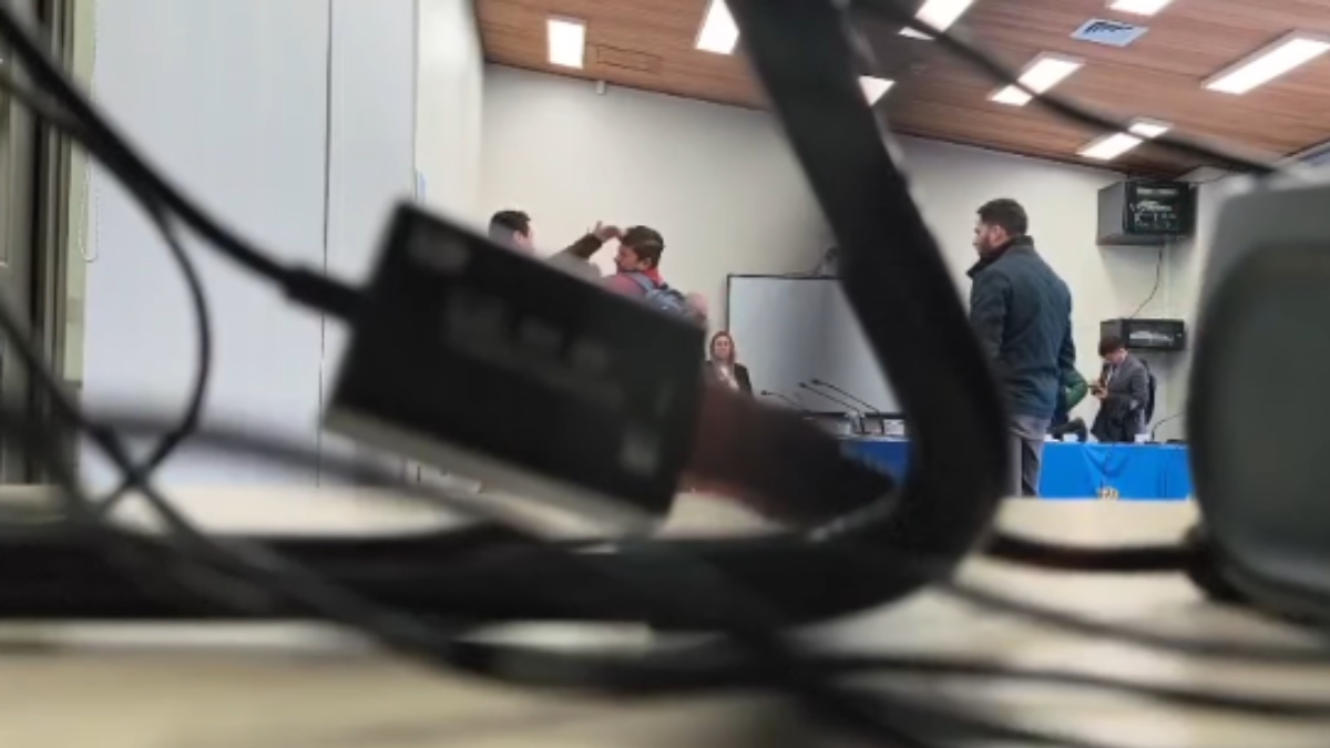 Pelea entre concejales de Cabrero terminó a golpes - Captura Instagram