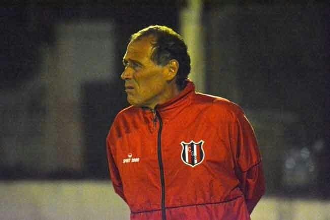 Juan Carlos Almada dirigió a Naval de Talcahuano en 2010.