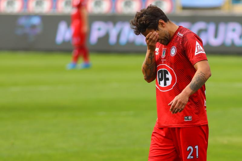 El ex seleccionado chileno analiza la opción de retirarse del fútbol