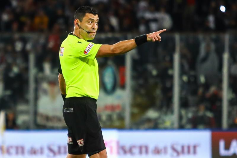 Roberto Tobar en el clásico entre CC y la UC.