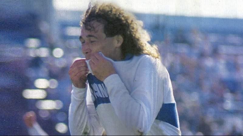 Juan Carlos Almada jugó en Deportes Concepción, Fernández Vial, Cobreloa y Universidad Católica en Chile. También dirigió a Naval.