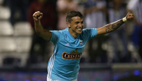 Gabriel Costa vistiendo la camiseta de Sporting Cristal.