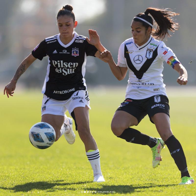 Partido entre Santiago Morning y Colo Colo femenino .