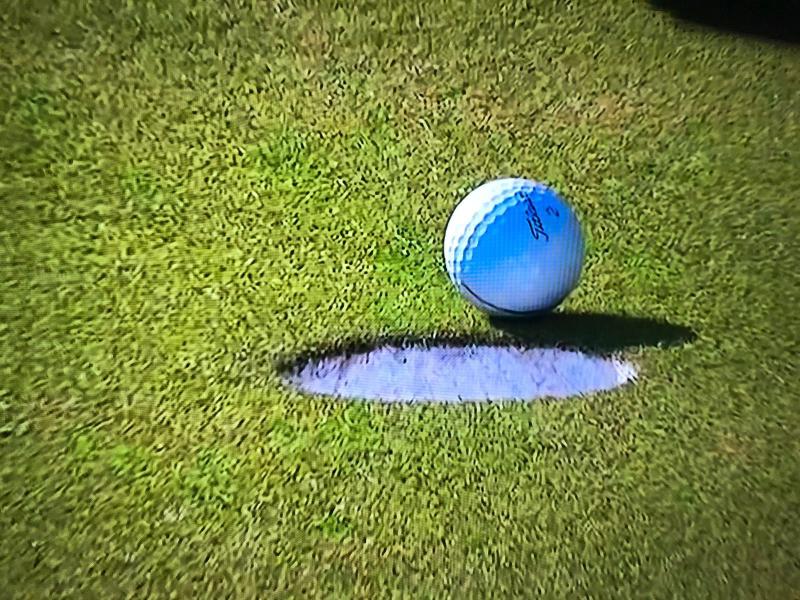 Así quedó la pelota en el golpe para birdie de Pereira en el hoyo 17.