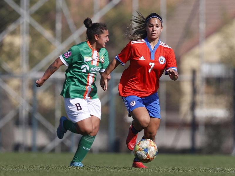 La Roja femenina Sub-17 en uno de sus últimos amistosos