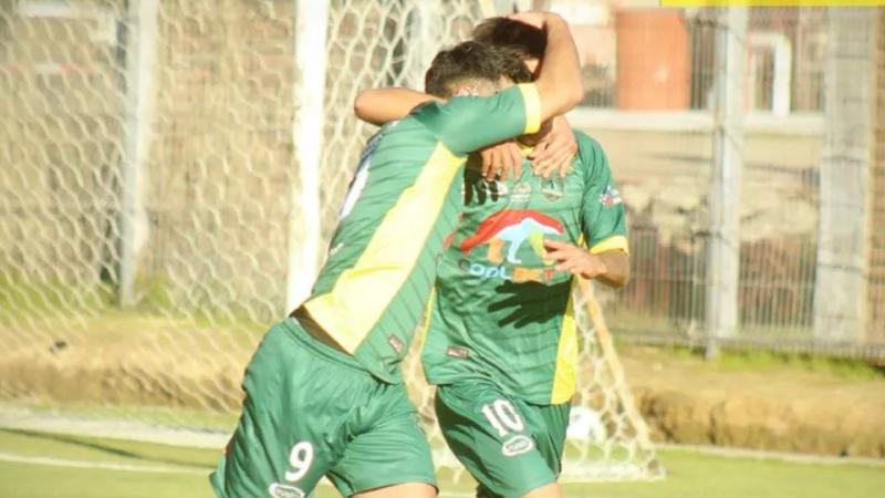 El cuadro que hasta ayer militaba en Tercera División, se retira solo con cinco goles a favor (foto: Caupolicán de Cauquenes / Naxo Lúa en instagram)