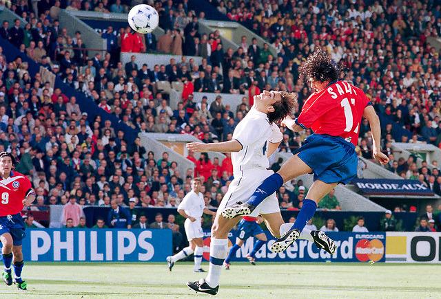 Marcelo Salas anotaría con un espectacular cabezazo, el segundo de sus cuatro goles mundialistas.