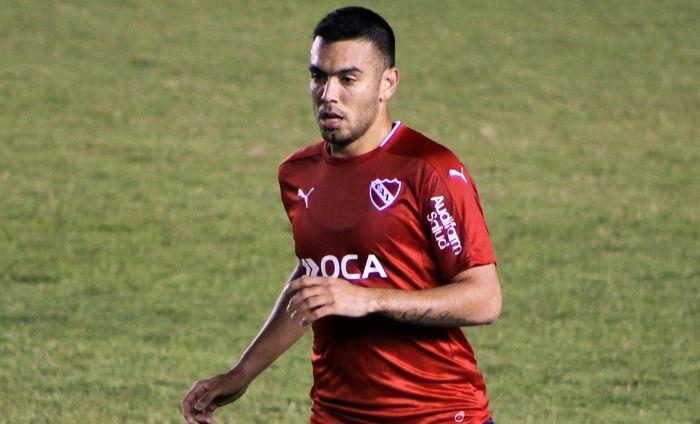 Nery Domínguez en su etapa con Independiente. Será nuevo jugador de la U