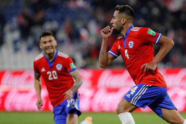 Mauricio Isla es el cuarto jugador con más partidos por la selección chilena (136).