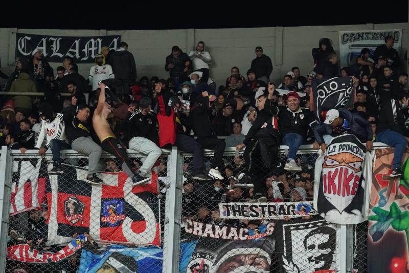 Hinchas de Colo Colo en Argentina frente River Plate
