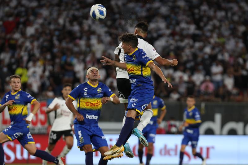 Por la primera rueda de Primera División, Colo Colo derrotó 2-0 a Everton