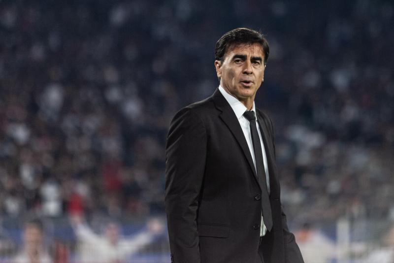 Gustavo Quinteros espera por refuerzos en Colo Colo