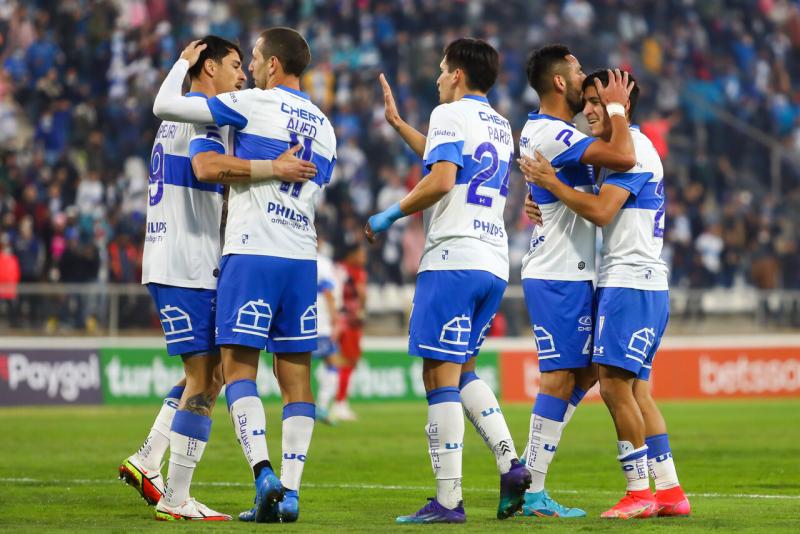 Mauricio Isla entregó dos asistencias en su debut en la UC