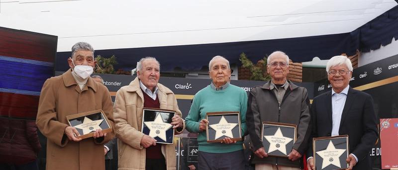 Los seleccionados chilenos en el Mundial de 1962 recibieron un emotivo homenaje.