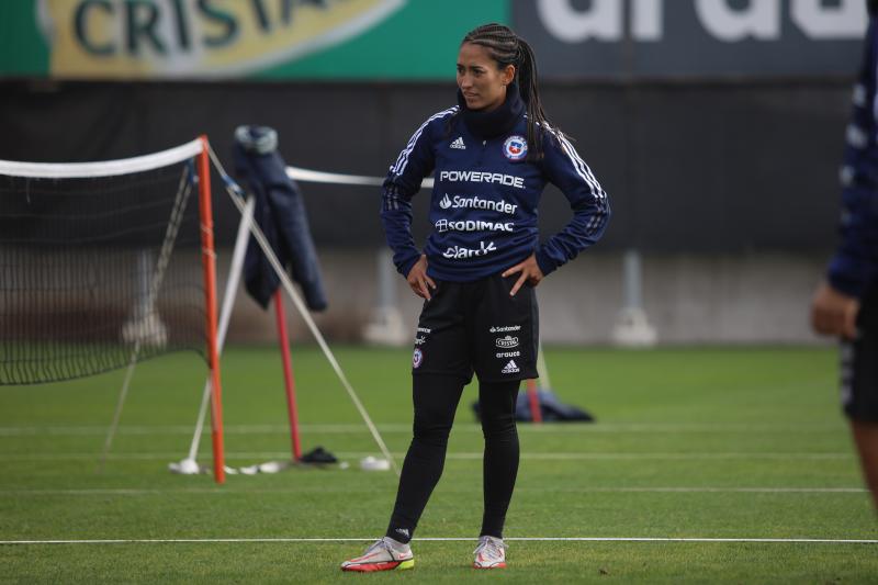 Nayadet López entrenando con la Selección de Chile.
