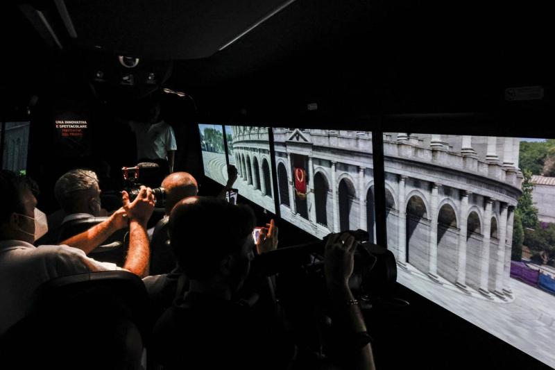 Visitas al pasado: Autobús permite hacer viajes a la antigua Roma