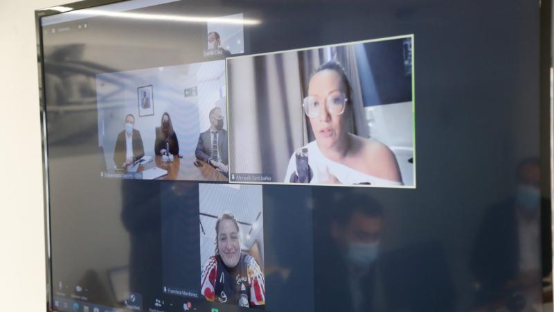 Momento en que le comunican a Francisca Mardones que obtiene el Premio Nacional del Deporte 2022.