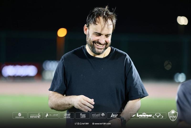 José Luis Sierra estuvo casi 10 meses con el Al-Taee: tiempo suficiente para dejarlos sextos entre 16 clubes.