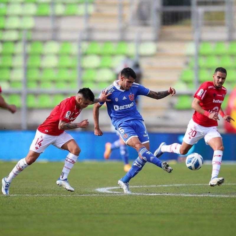 Emmanuel Ojeda en el duelo contra Ñublense