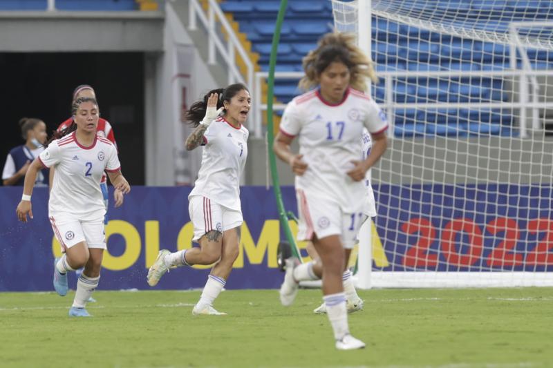 Yenny Acuña se conviritó en el as bajo la manga de José Letelier en La Roja