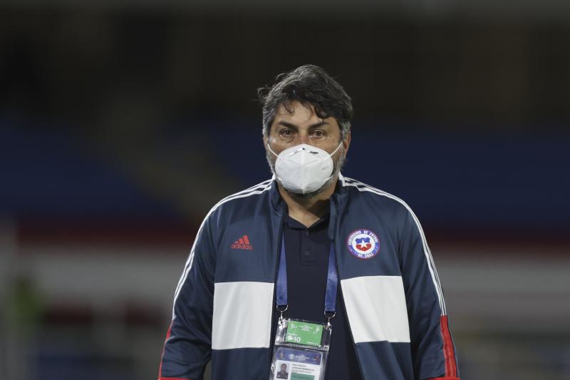 José Letelier en el partido de la Roja Femenina ante Ecuador.
