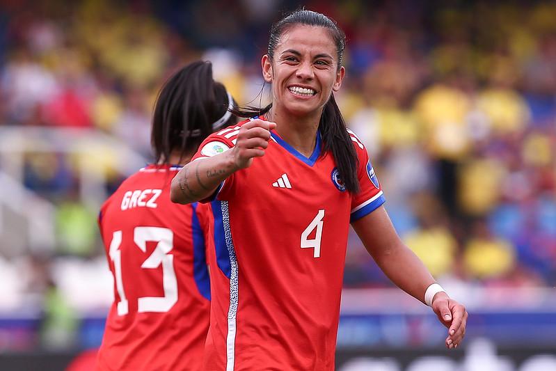 Francisca Lara celebra uno de sus goles con La Roja femenina ante Bolivia.