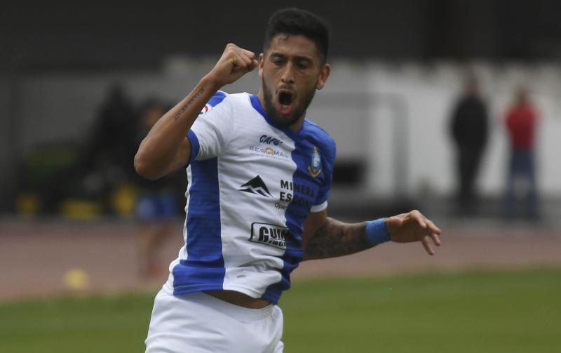 Tobías Figueroa vistiendo la camiseta de Deportes Antofagasta