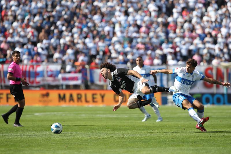La falta de Ignacio Saavedra, que derivó en la amarilla que no consignó José Cabero en el partido de la Universidad Católica