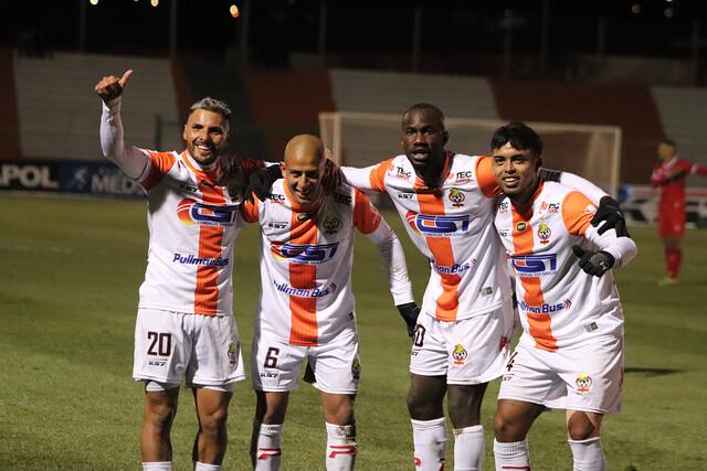 Cobresal celebra el triunfo.