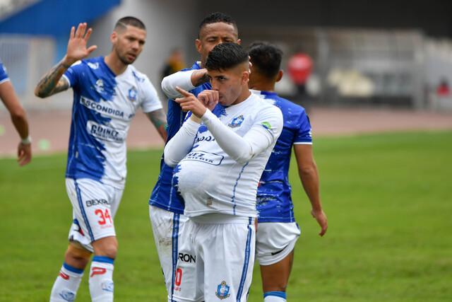 Jason Flores celebrando el primer gol de Antofagasta.