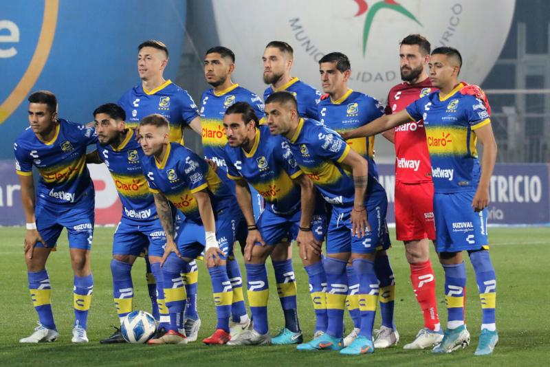 Everton humilló a Curicó Unido en el estadio La Granja. Imagen: Agencia Uno.