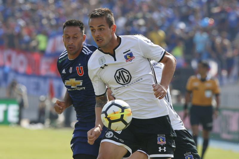 Octavio Rivero visitiendo la camiseta de Colo Colo