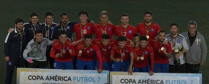 Chile levantando la Copa América de Fútbol 7 tras derrotar a Argentina