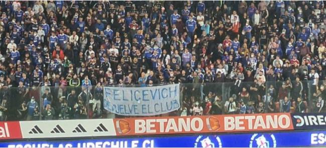 "Felicevich devuelve el club", decía el lienzo de los hinchas de la U.