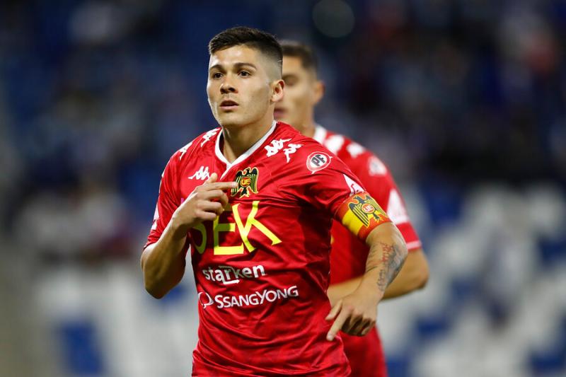 Víctor Felipe Méndez podría abandonar Unión Española para partir a Europa