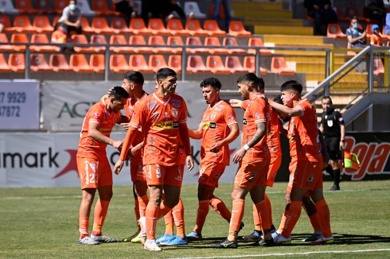 Cobreloa venció a Rangers en el estadio Zorros del Desierto.