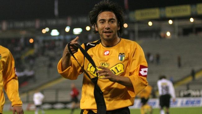 La mitica corbata que Marco Olea hizo famosa en la U, reconoció que la tiene enmarcada