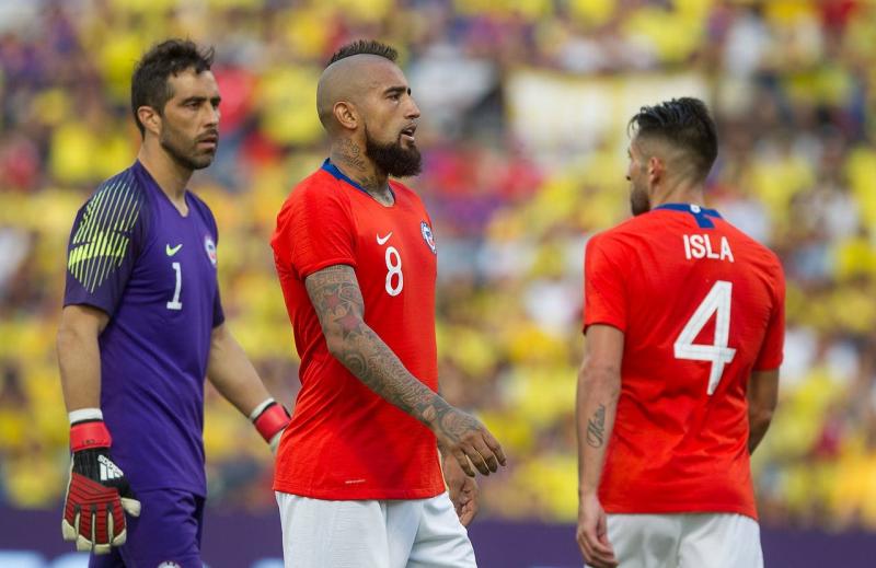 Arturo Vidal, Claudio Bravo y Mauricio Isla jugando por La Roja.