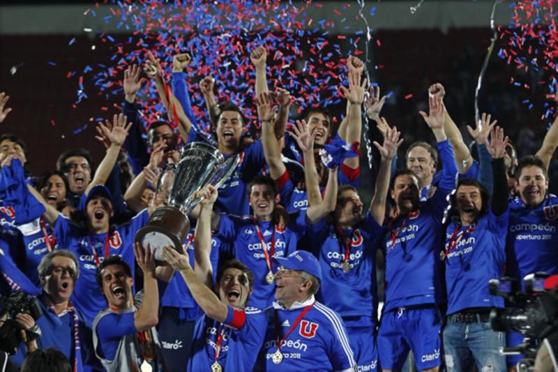La U celebrando el título de 2011 ante la UC.