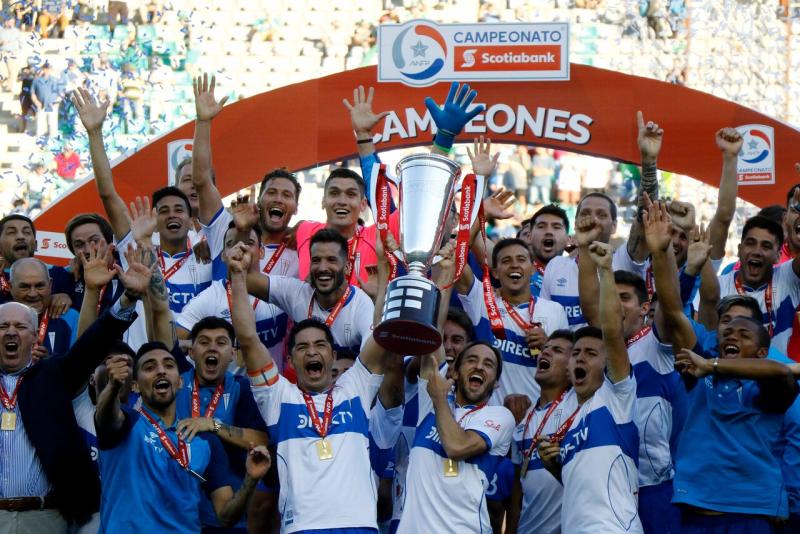 Beñat San José ganó el título del Campeonato Nacional 2018 con Universidad Católica. Imagen: Agencia Uno.