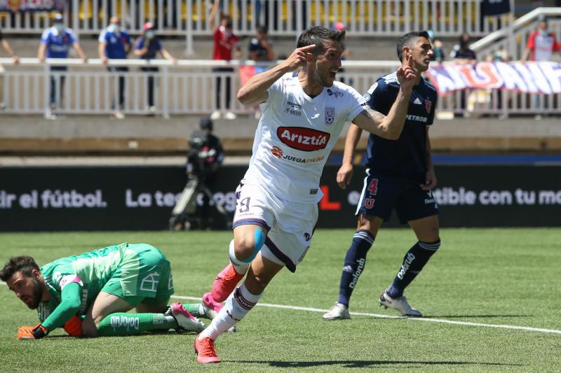 Gonzalo Sosa enfrentando a Universidad de Chile en la temporada 2021