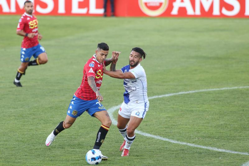 Rodrigo Piñeiro calentó el partido entre Unión Española y la U en Coquimbo