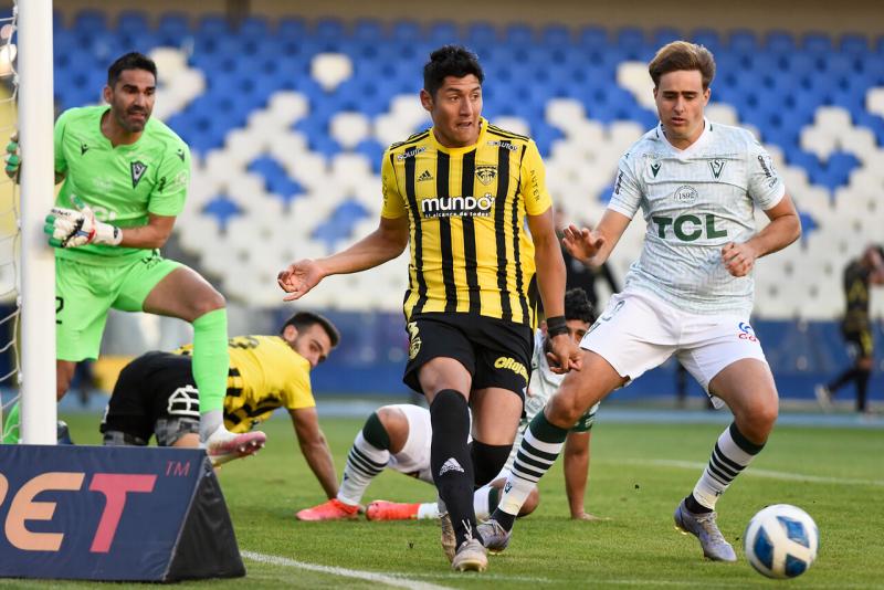 Santiago Wanderers y Fernández Vial se enfrentan en Valparaíso.