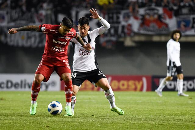 Patricio Rubio jugando frente a Colo Colo.