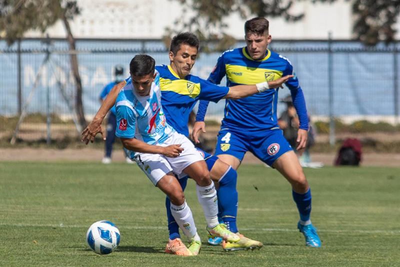 Magallanes goleó a Barnechea en la primera rueda.