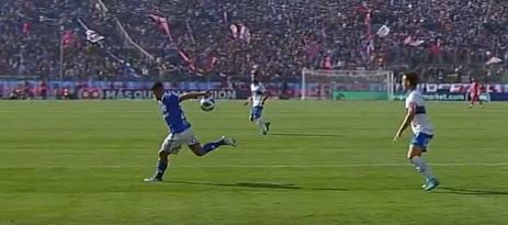 Así fue la mano de Poblete reclamada por Juan Tagle en redes sociales