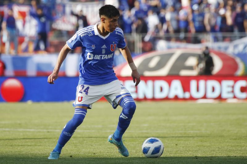 Beausejour cuestionó la decisión de no incluir a Darío Osorio entre los titulares del duelo entre Universidad de Chile y la UC