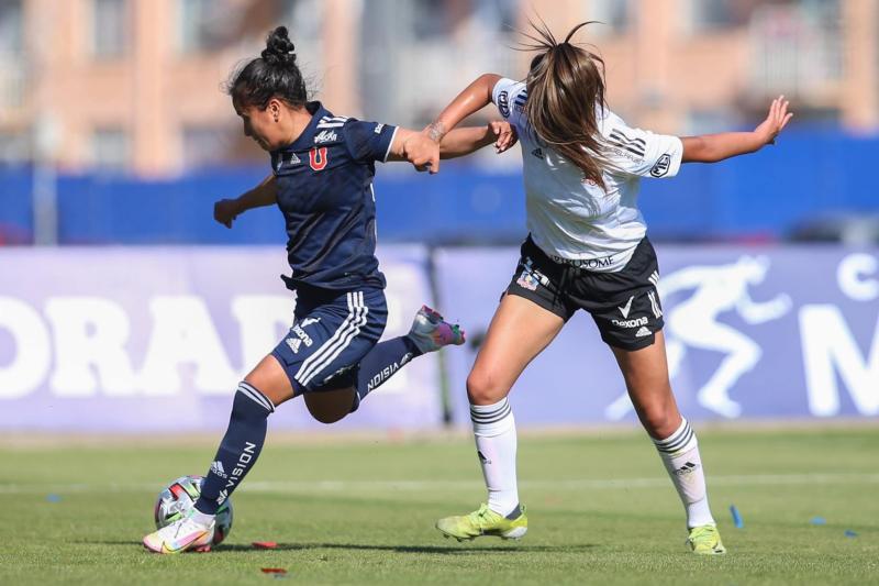 Superclásico femenino entre la U y Colo Colo disputado el 1 de junio de 2022.