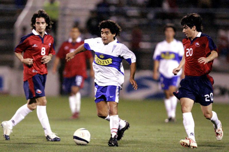 Diego Maradona jugó en San Carlos de Apoquindo con la camiseta de la UC.